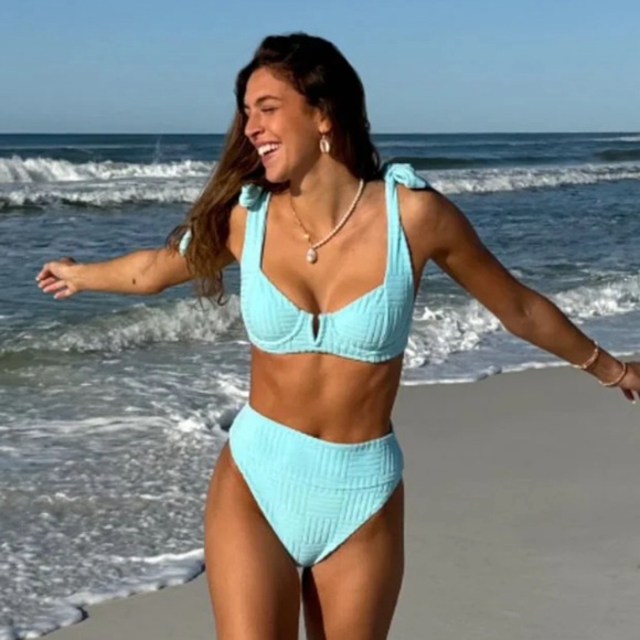 Beach Riot Blair Top/Highway Bikini Bottom Set - Picture 3 of 11